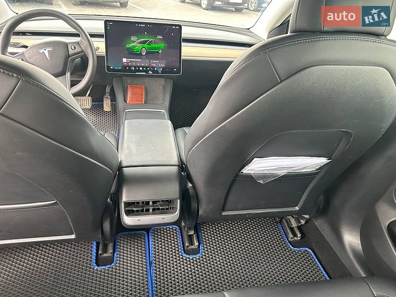 Седан Tesla Model 3 2022 в Чугуеве
