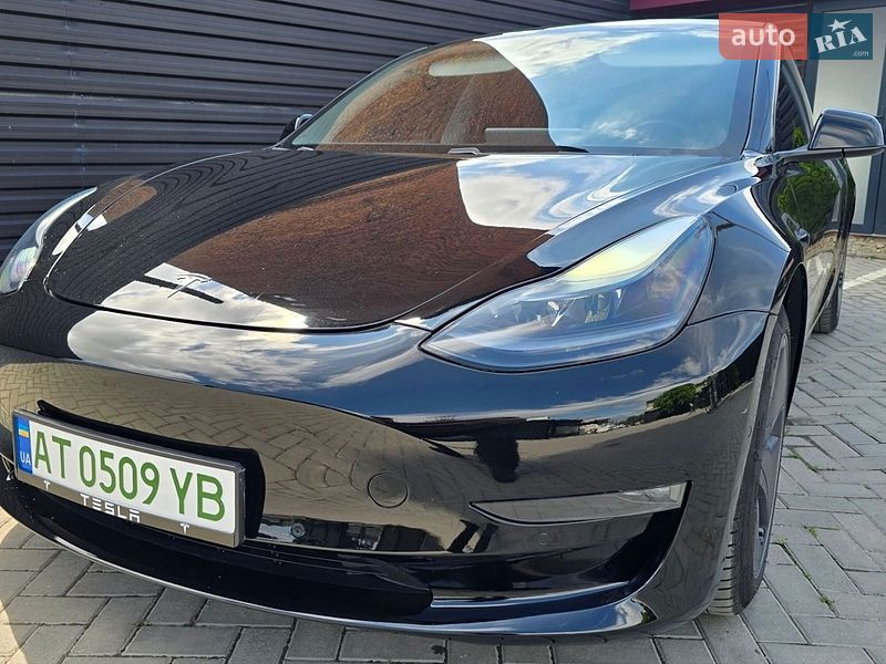 Седан Tesla Model 3 2020 в Івано-Франківську