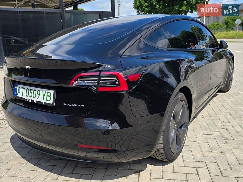 Седан Tesla Model 3 2020 в Івано-Франківську