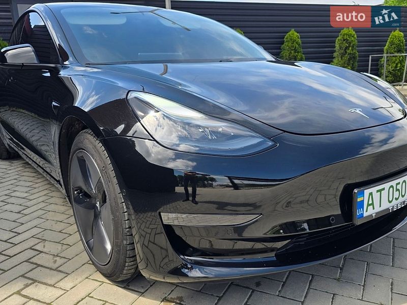 Седан Tesla Model 3 2020 в Івано-Франківську
