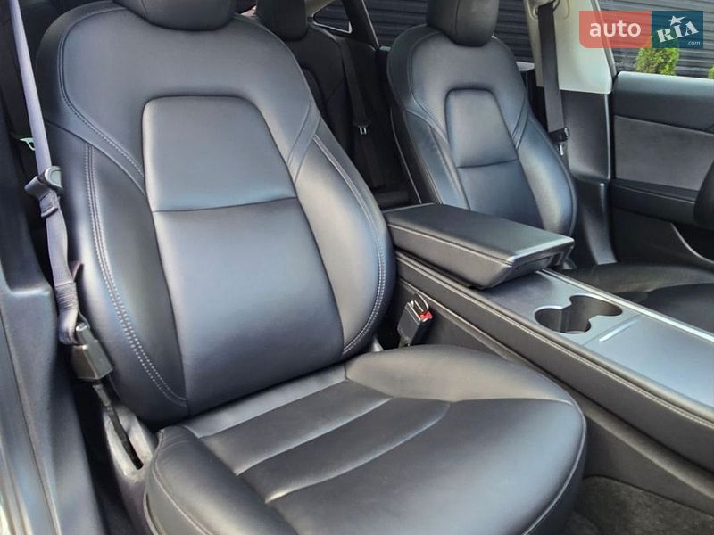 Седан Tesla Model 3 2020 в Івано-Франківську