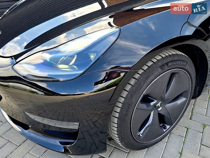 Седан Tesla Model 3 2020 в Івано-Франківську
