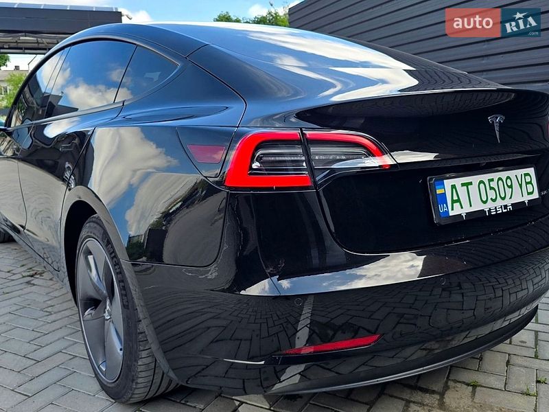 Седан Tesla Model 3 2020 в Івано-Франківську
