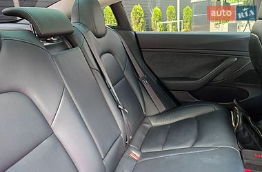 Седан Tesla Model 3 2020 в Івано-Франківську
