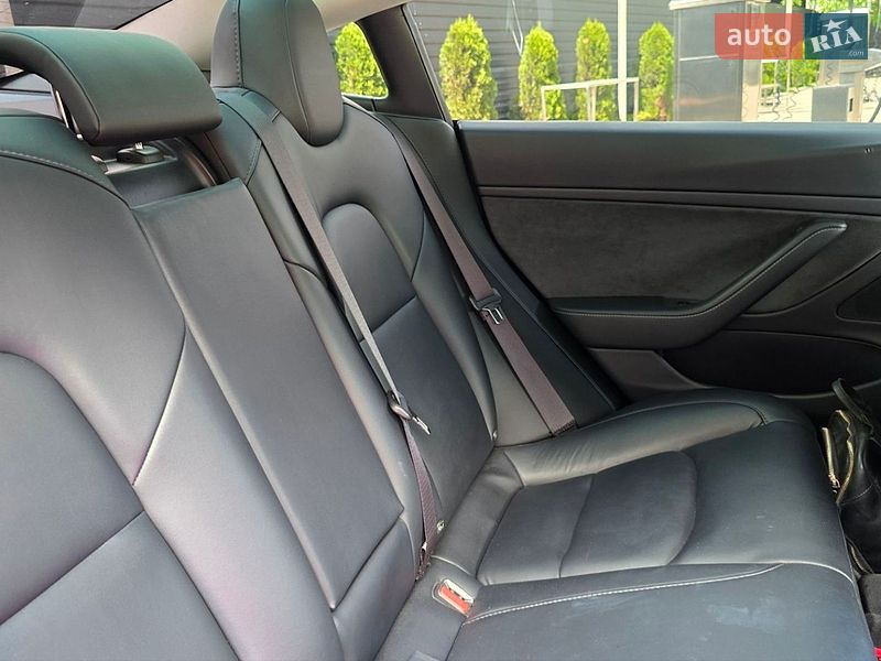 Седан Tesla Model 3 2020 в Івано-Франківську