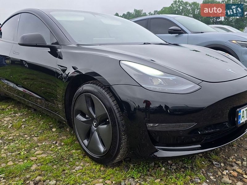 Седан Tesla Model 3 2020 в Івано-Франківську