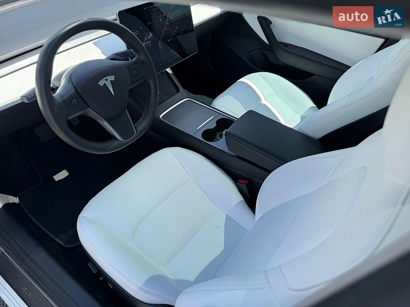 Седан Tesla Model 3 2020 в Киеве