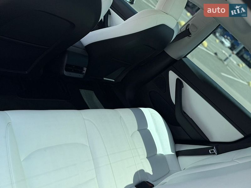 Седан Tesla Model 3 2020 в Киеве