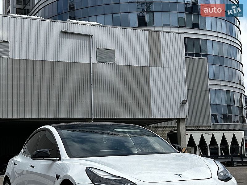 Седан Tesla Model 3 2018 в Днепре