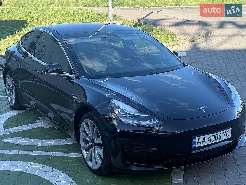 Седан Tesla Model 3 2019 в Киеве