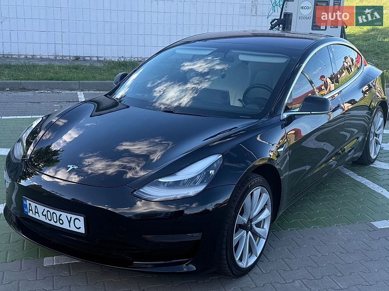 Седан Tesla Model 3 2019 в Киеве