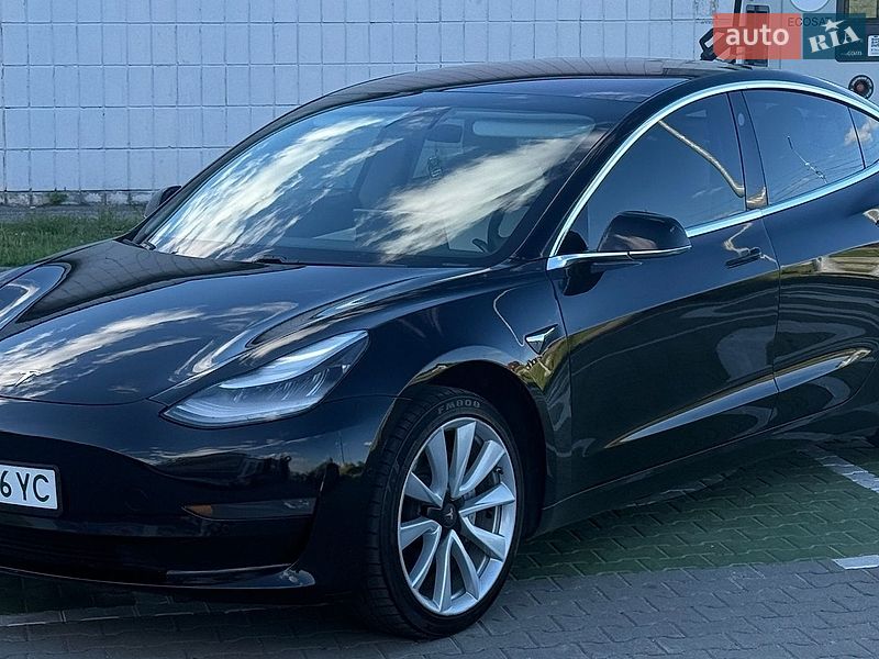 Седан Tesla Model 3 2019 в Киеве