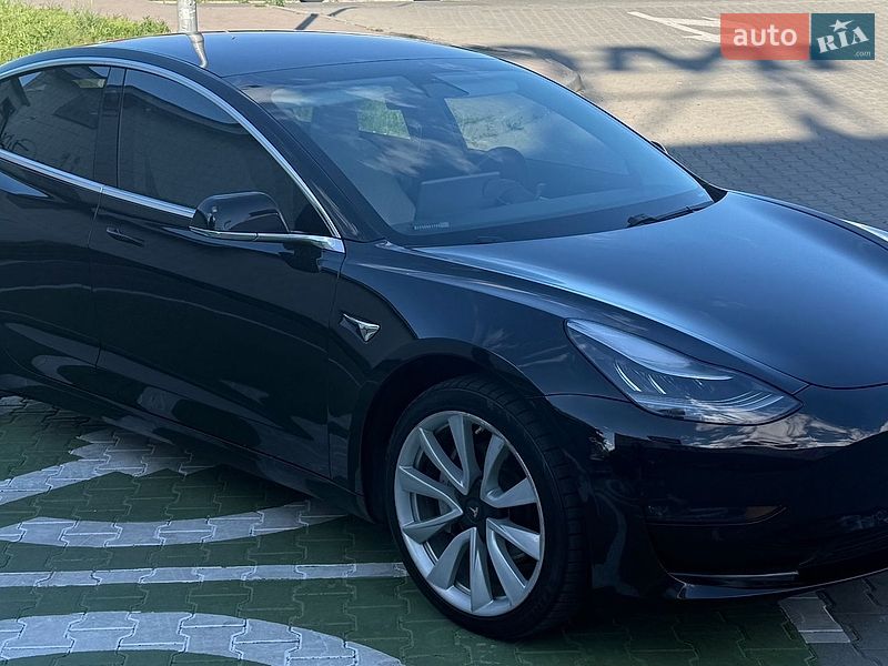 Седан Tesla Model 3 2019 в Киеве