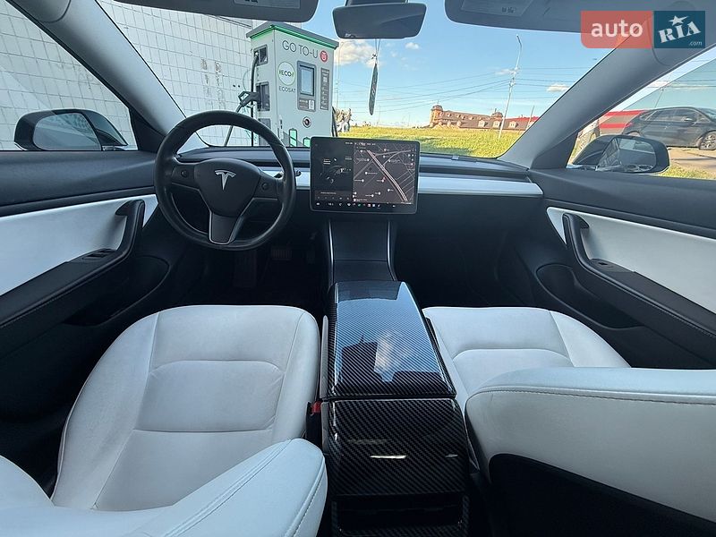 Седан Tesla Model 3 2019 в Киеве