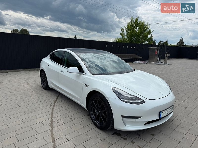 Седан Tesla Model 3 2019 в Тернополе