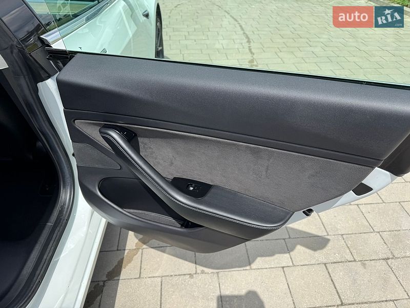 Седан Tesla Model 3 2019 в Тернополе