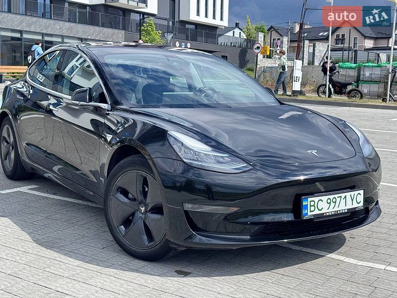 Седан Tesla Model 3 2018 в Львові