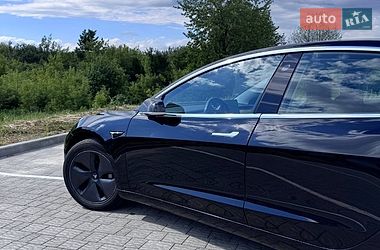 Седан Tesla Model 3 2018 в Львові