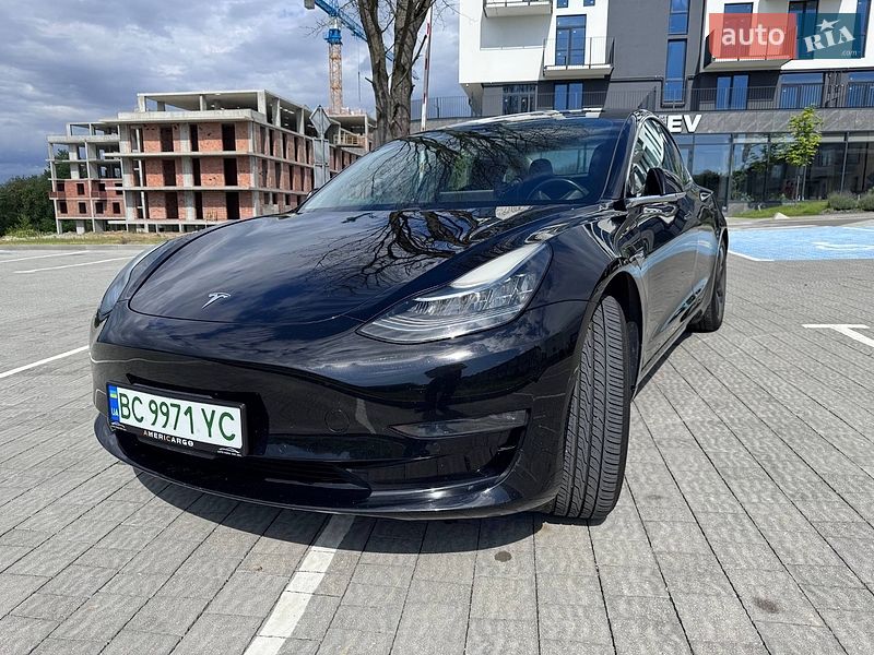 Седан Tesla Model 3 2018 в Львові