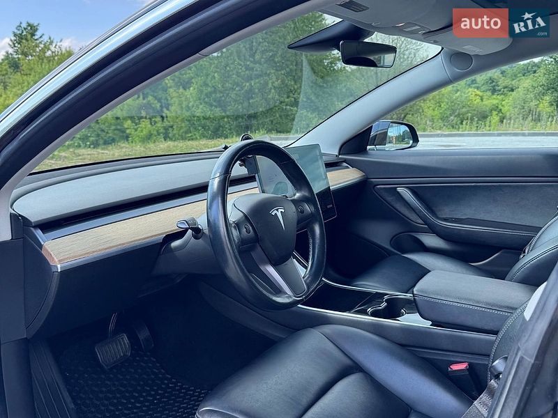 Седан Tesla Model 3 2018 в Львові