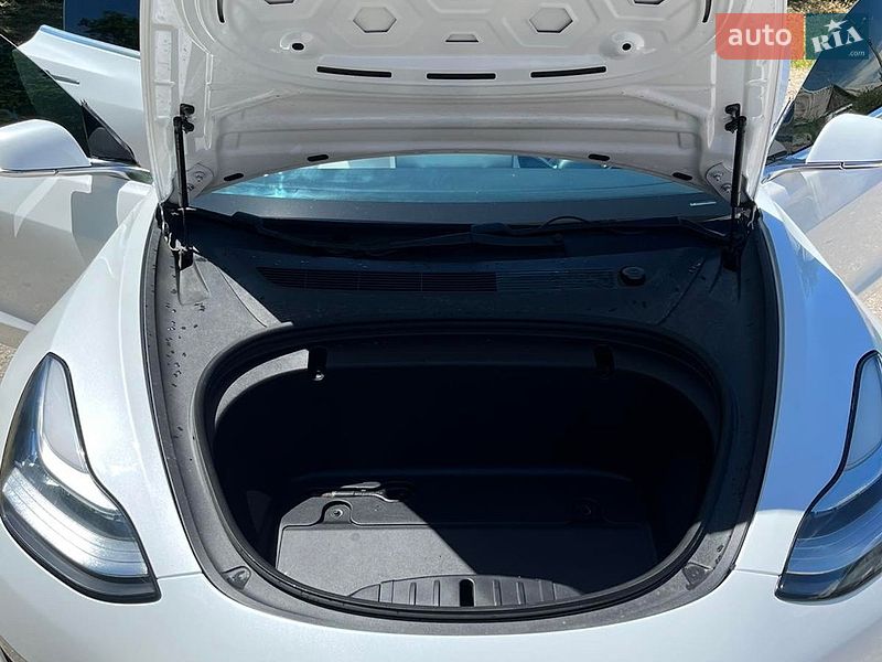 Седан Tesla Model 3 2020 в Днепре