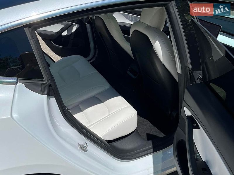 Седан Tesla Model 3 2020 в Днепре