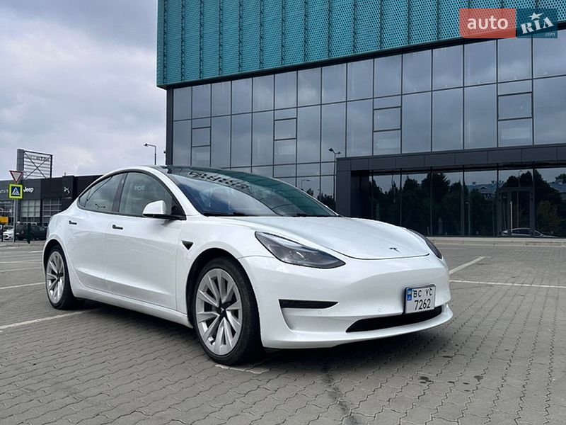 Седан Tesla Model 3 2020 в Львове