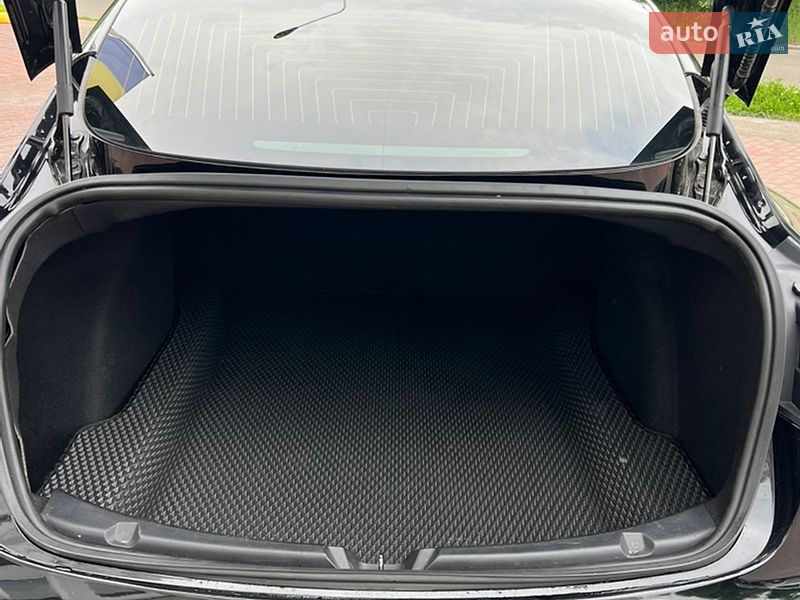 Седан Tesla Model 3 2018 в Киеве