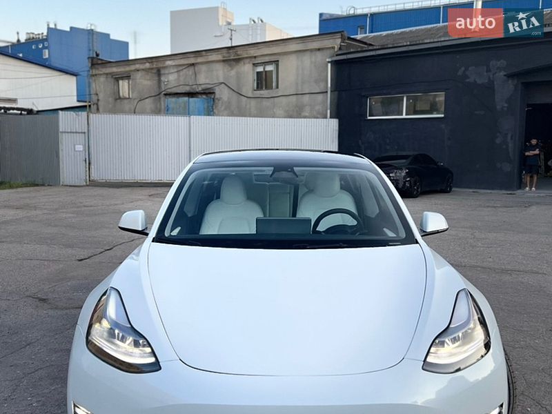 Tesla Model 3 2023
