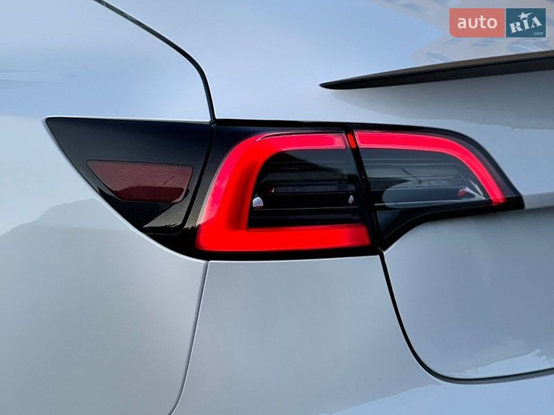 Седан Tesla Model 3 2023 в Харькове