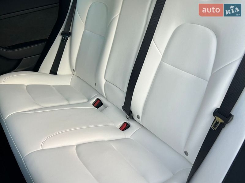 Седан Tesla Model 3 2023 в Харькове
