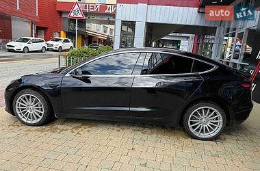 Седан Tesla Model 3 2018 в Львове