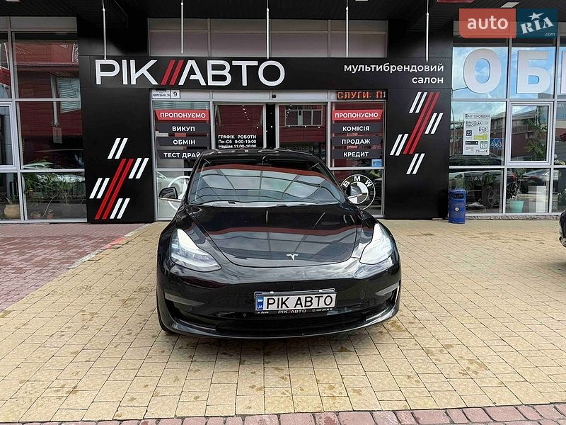Седан Tesla Model 3 2018 в Львове