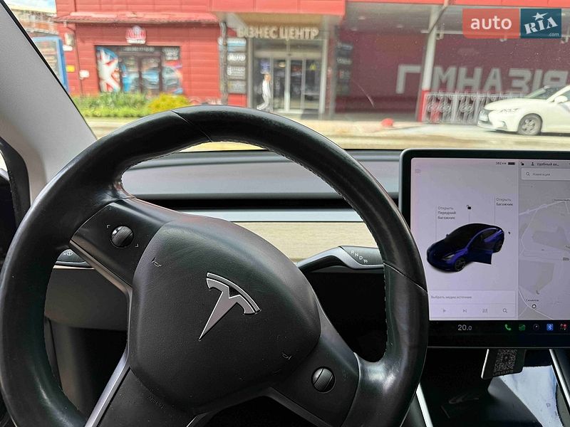 Седан Tesla Model 3 2018 в Львове