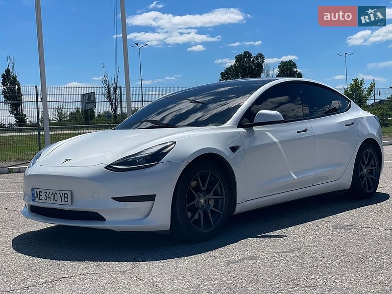 Tesla Model 3 2022