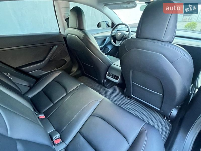 Седан Tesla Model 3 2022 в Днепре