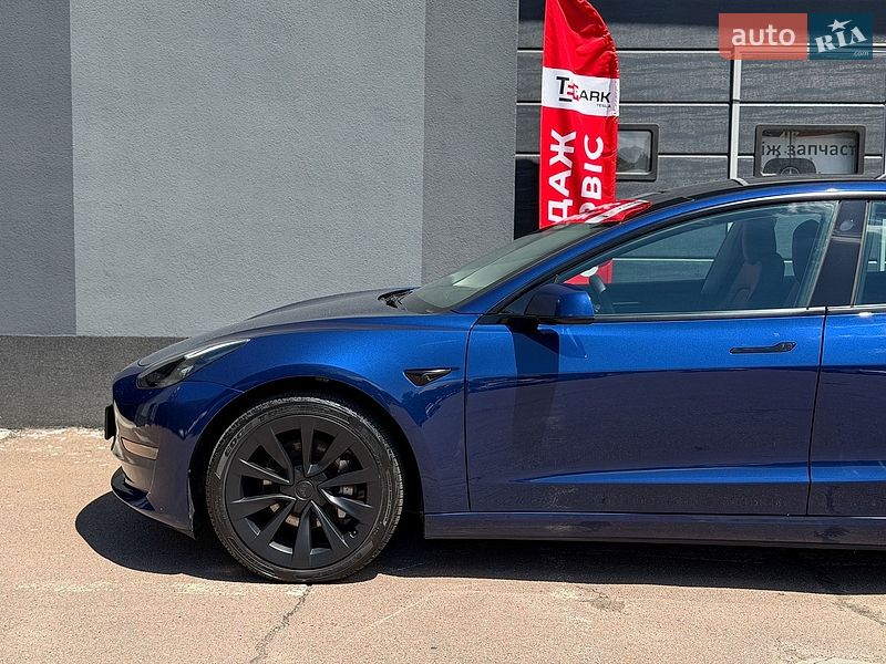 Седан Tesla Model 3 2022 в Киеве