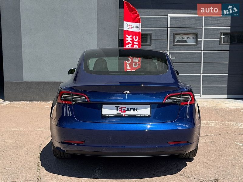 Седан Tesla Model 3 2022 в Киеве