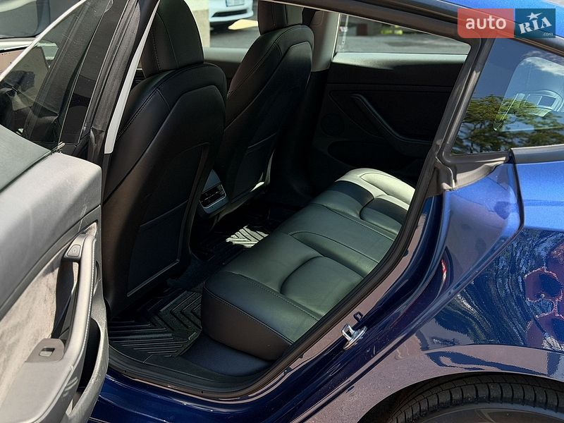 Седан Tesla Model 3 2022 в Киеве