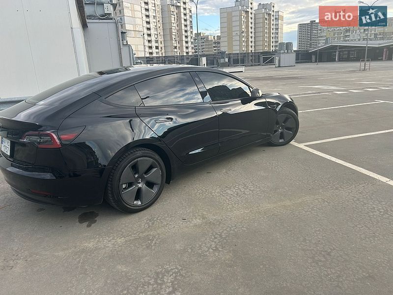 Седан Tesla Model 3 2023 в Киеве
