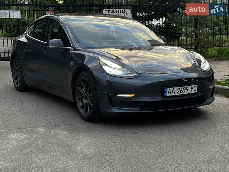 Седан Tesla Model 3 2018 в Киеве