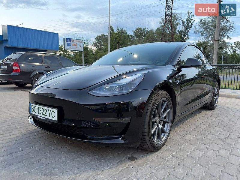 Tesla Model 3 2022