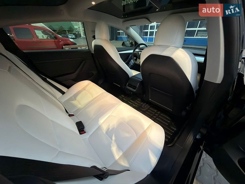 Седан Tesla Model 3 2022 в Полтаві