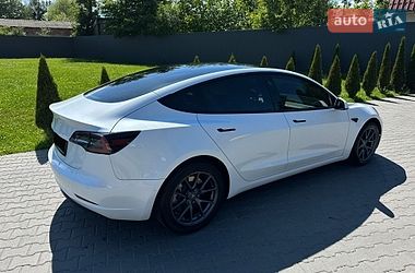 Седан Tesla Model 3 2022 в Черновцах