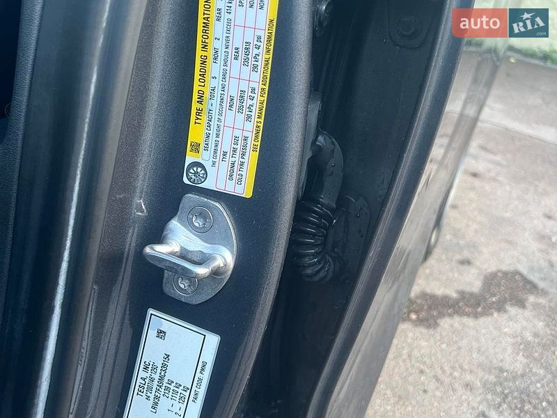 Седан Tesla Model 3 2021 в Києві