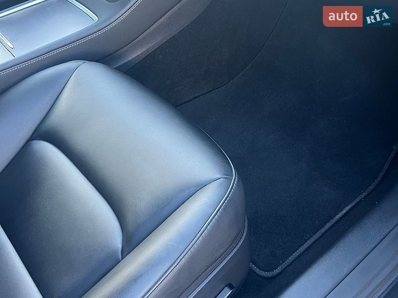 Седан Tesla Model 3 2021 в Києві