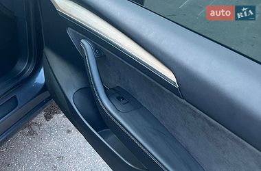 Седан Tesla Model 3 2021 в Києві