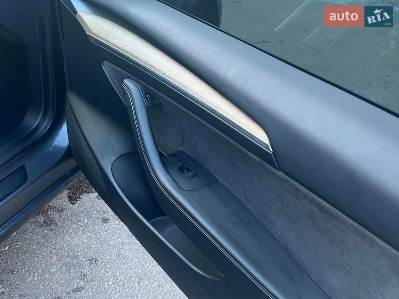 Седан Tesla Model 3 2021 в Києві