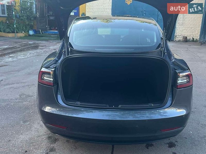 Седан Tesla Model 3 2021 в Києві