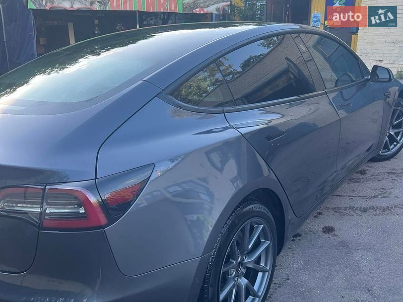 Седан Tesla Model 3 2021 в Києві